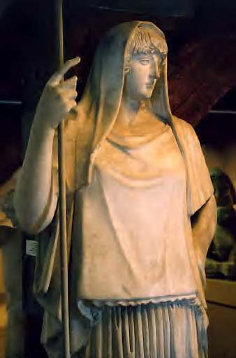 A statue of a woman with a veil on her head.